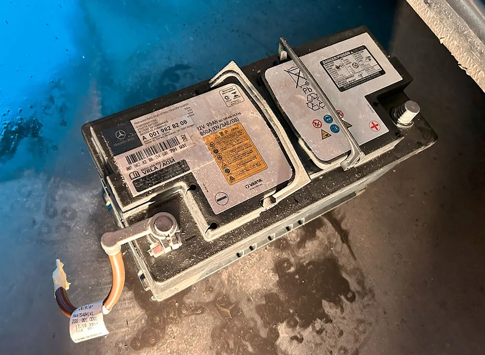 Comment changer la batterie auxiliaire du van Mercedes Marco Polo ?