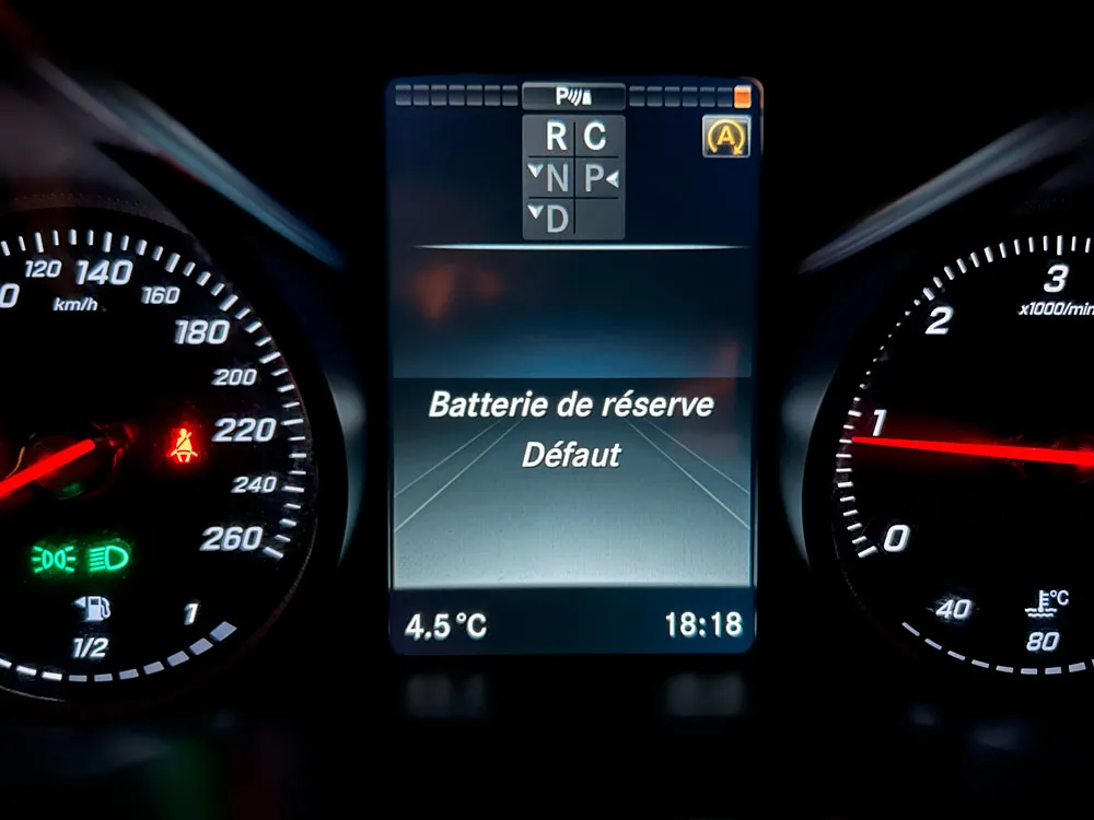 Tutoriel : Remplacement la batterie de réserve du van Mercedes Marco Polo