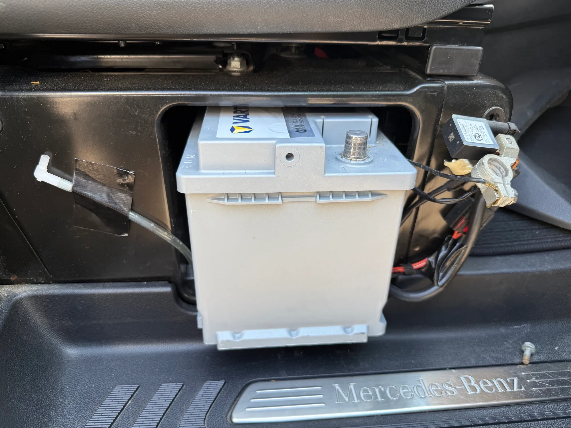 Tutoriel : Remplacer la batterie moteur du van Marco Polo / Class V