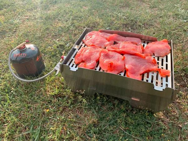 Skotti : Un barbecue portatif et compact adapté au van
