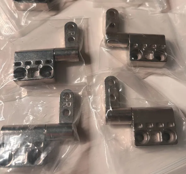 Remplacer une charnière cassée dans votre van Marco Polo